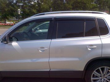Дефлектори вікон (з хром молдингом) Volkswagen Tiguan 2007- VW26-M HIC