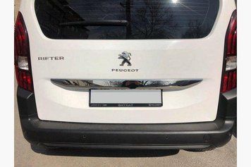 Накладка хромована над номером Peugeot Partner/Rifter 2019-, Carmos 363276