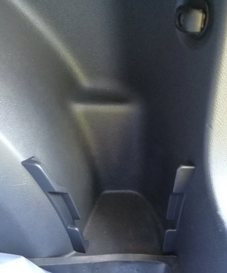 Крепеж органайзера в багажник (кармана) Skoda Fabia 07-14 правый задний 5J6861344C VAG