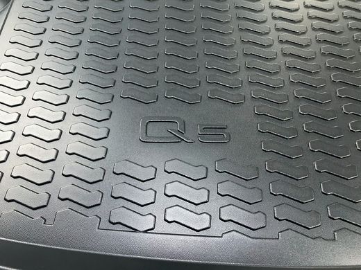 Оригінальний килимок в багажник Audi Q5 2017 - 80A061182